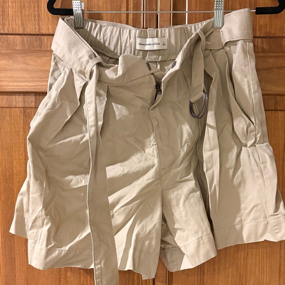 Abercrombie & Fitch Women's Tan High Waisted Shorts with Belt size Large NWT